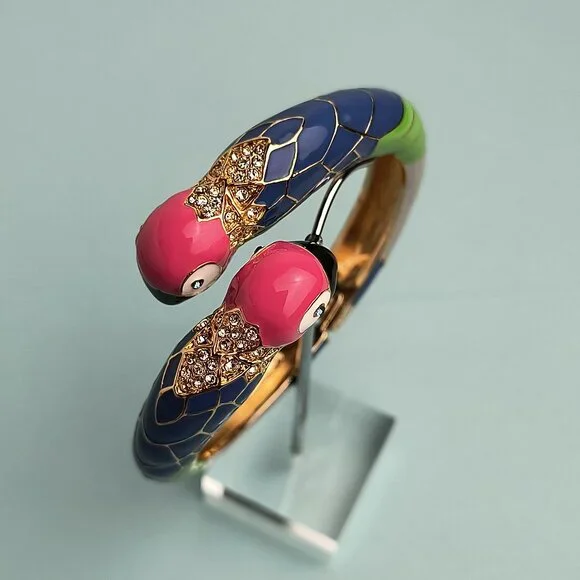 Tommy Bahama Enamel Parrot Bird Bangle Bracelet Gold Tone Tropical Travel - Picture 9 of 9